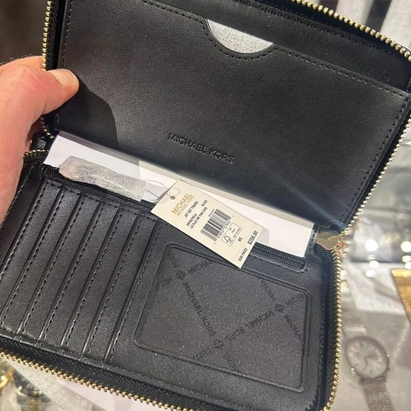 Michael Kors wallet - Picture 5 of 6